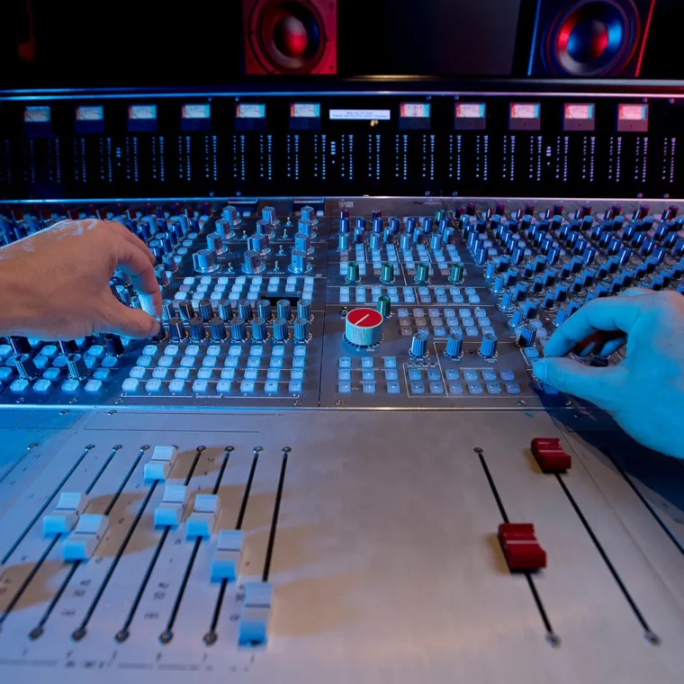 SAE AUS Image BNE Audio Hands on Audio Desk 11Home | SAE Institute South Africa